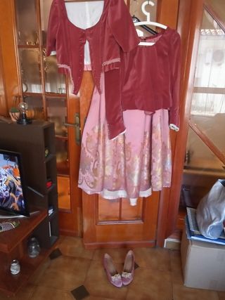 Traje fallera con zapatos
