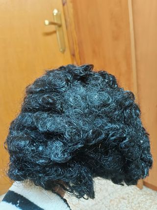 TÚNICA NEGRA Y PELUCA NEGRA CORTA