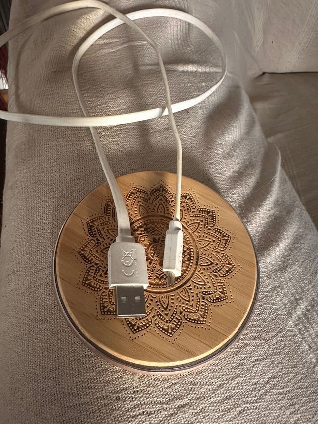 Carregador wireless em bambu com mandala 