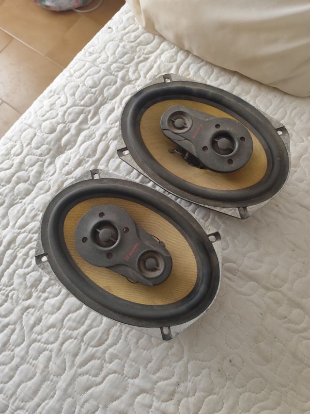 Bombo y altavoces beyma