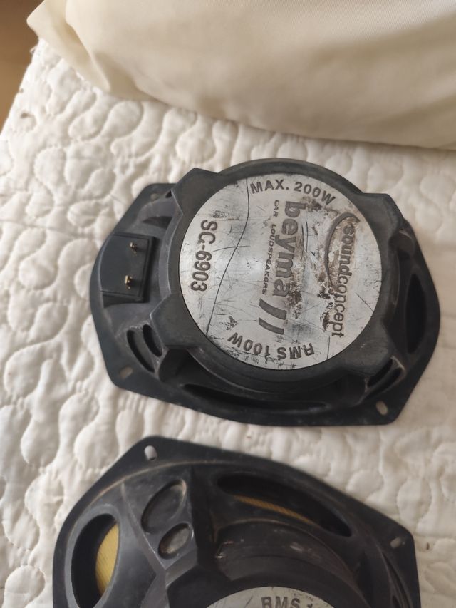 Bombo y altavoces beyma