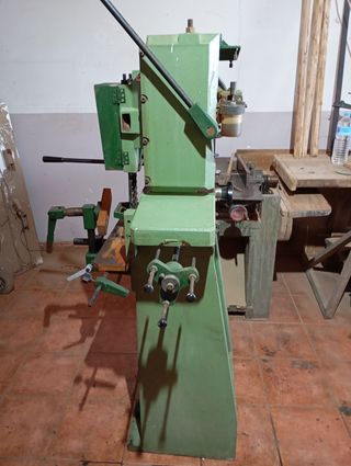 Escopleadora cadena vertical madera 