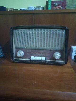 Radio antigua Philips