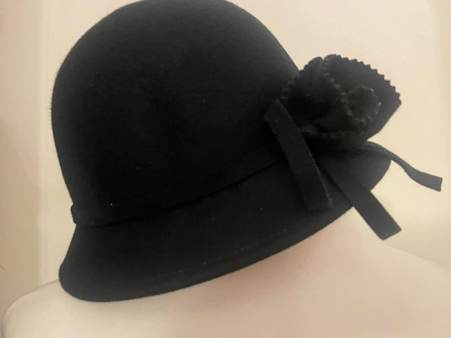 Cappello nero COVERI con fiore 100% lana nuovo