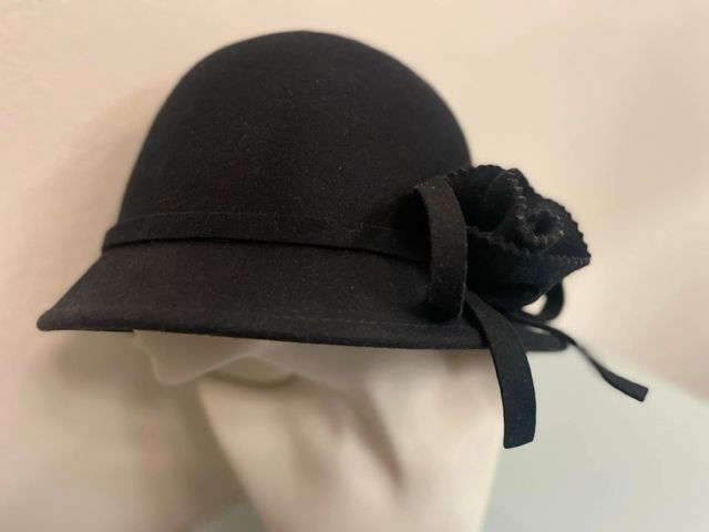 Cappello nero COVERI con fiore 100% lana nuovo