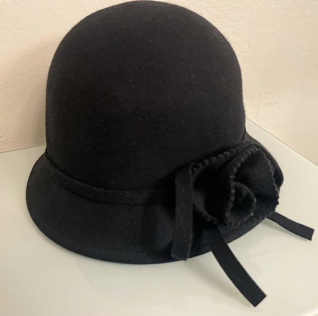 Cappello nero COVERI con fiore 100% lana nuovo