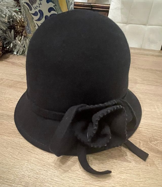 Cappello nero COVERI con fiore 100% lana nuovo