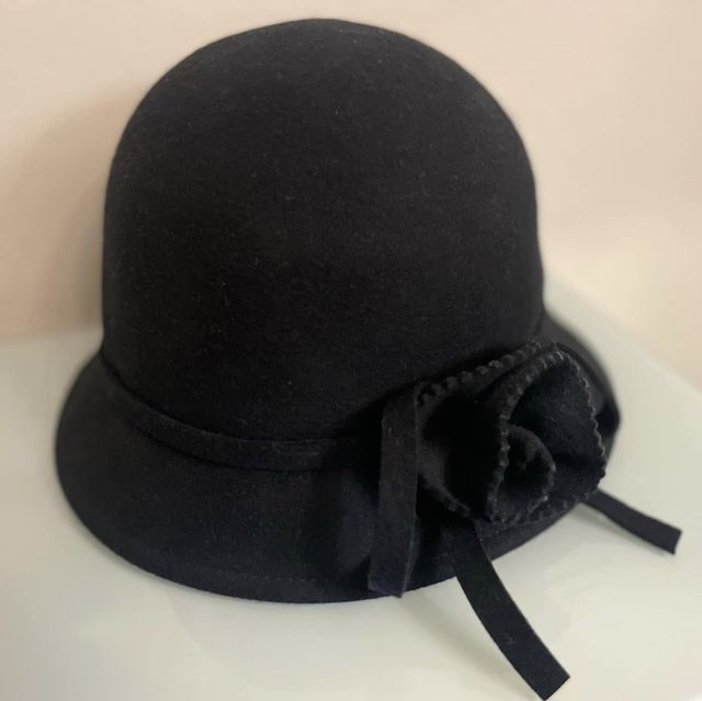 Cappello nero COVERI con fiore 100% lana nuovo