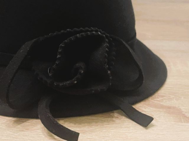 Cappello nero COVERI con fiore 100% lana nuovo