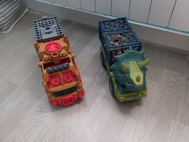 Camiones de dinosaurios