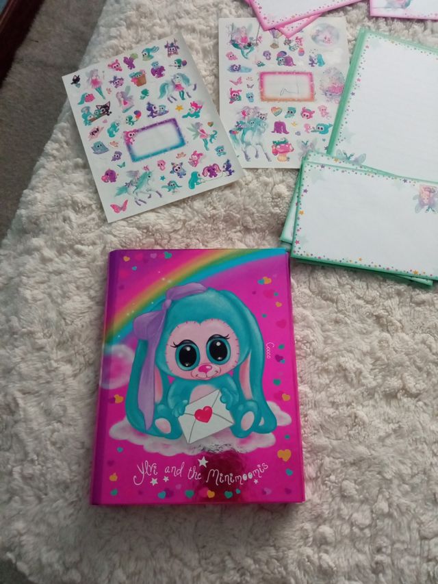 Carpeta con sobres ,foleos y pegatinas