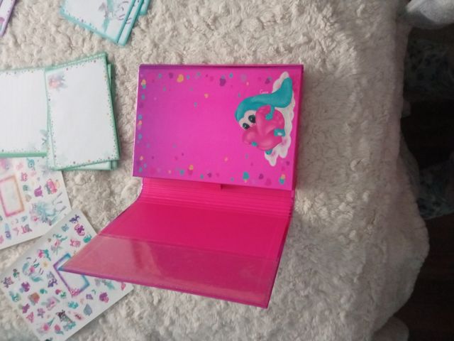 Carpeta con sobres ,foleos y pegatinas