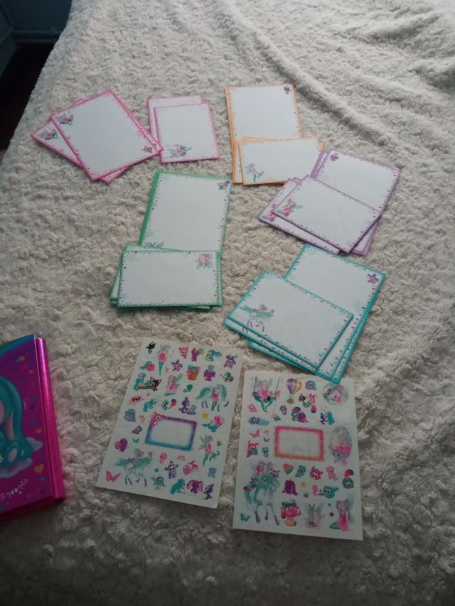 Carpeta con sobres ,foleos y pegatinas