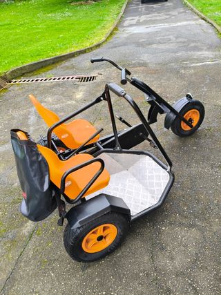 Coche pedales seminuevo Berg