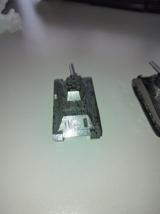LOTE 2 MAQUETAS DE TANQUES EN METAL