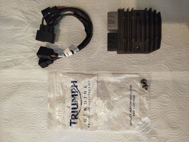 regulador Triumph street triple 675