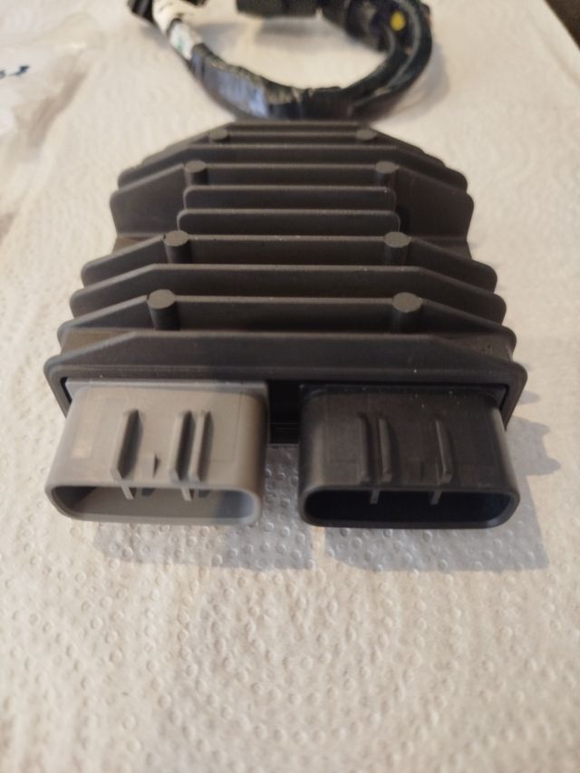 regulador Triumph street triple 675