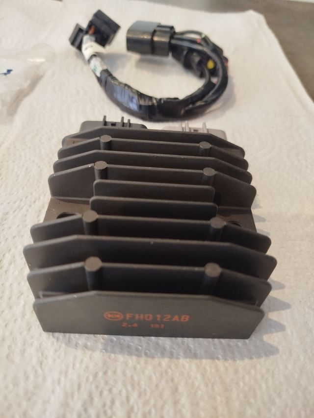 regulador Triumph street triple 675