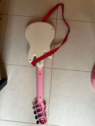Guitarra y microfono de Hello Kitty