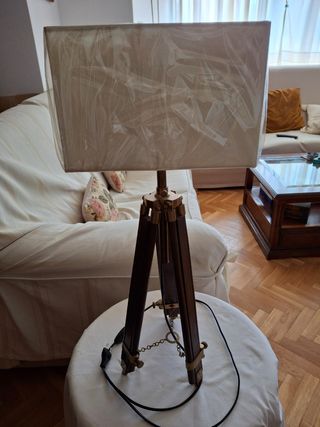 Lámpara de pie de mesa