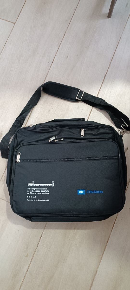 Maleta para documentos. Ordenador...