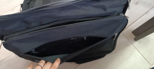 Maleta para documentos. Ordenador...