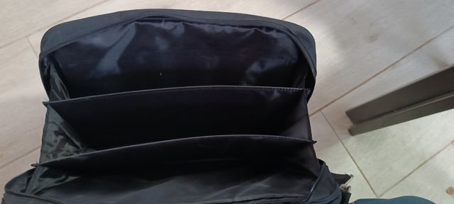 Maleta para documentos. Ordenador...