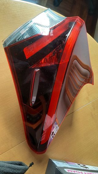 Piloto trasero derecho Toyota Auris