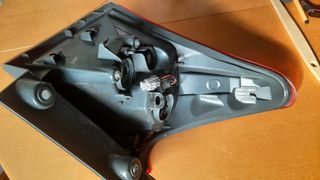 Piloto trasero derecho Toyota Auris