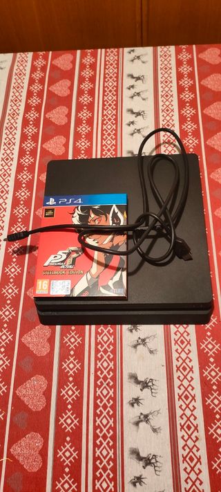 PlayStation 4 Slim con controller