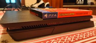 PlayStation 4 Slim con controller