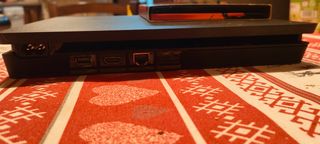 PlayStation 4 Slim con controller