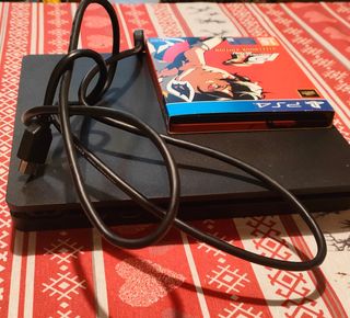 PlayStation 4 Slim con controller
