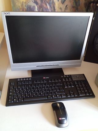URGE VENDERconjunto ordenador sobremesa 