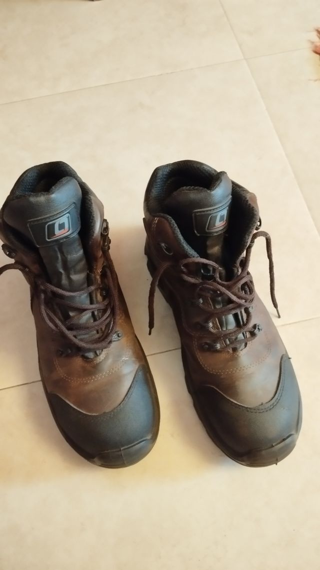 Botas de seguridad OPSIAL de segunda mano por 35 EUR en