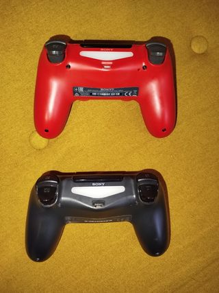 Ps4 de 1 TB con 2 mandos