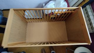 Cuna de bebé con colchón y chichonera