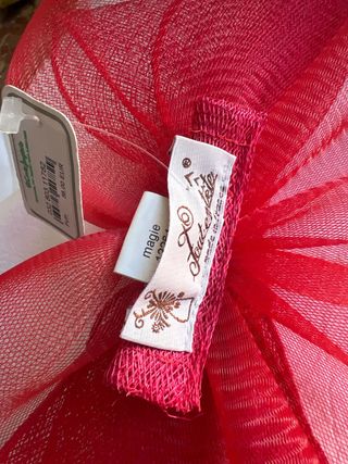 Tocado nuevo con etiqueta