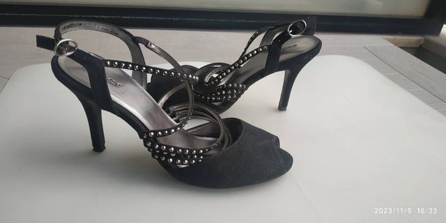 Precioso zapato de tacón de veran.o