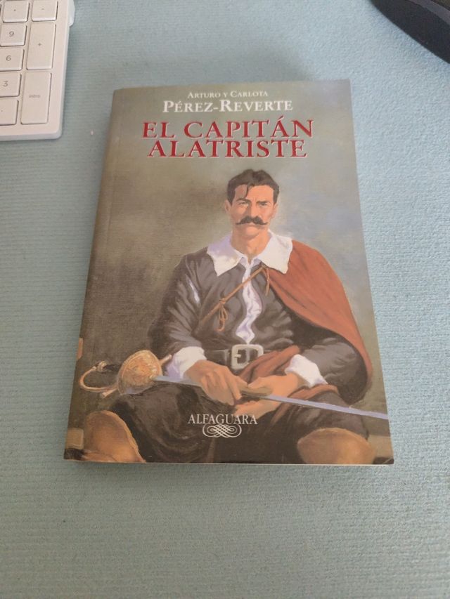 El capitán Alatriste (Edición escolar) (Spanish Edition)