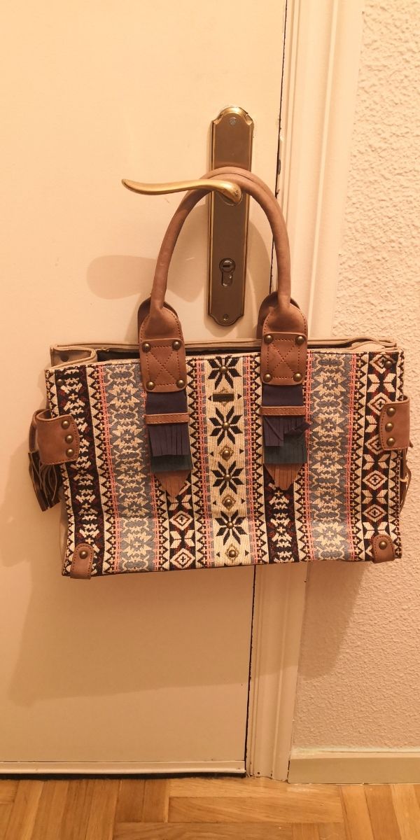 Bolso marca Tantrend. Buen estado.