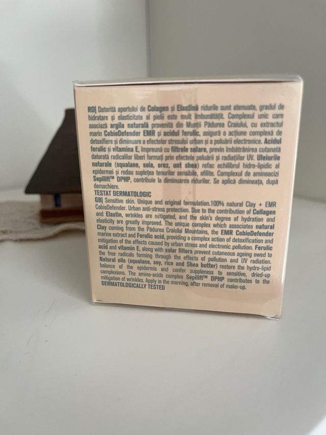 Crema antiarrugas con colageno y arcilla SPF10