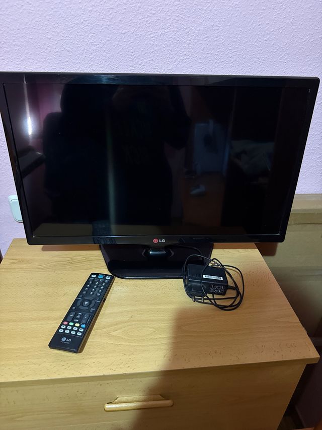 Tv 24” LG