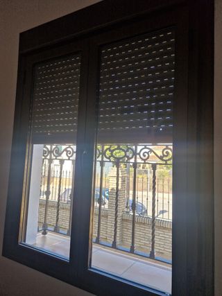 Ventanas de aluminio con persianas