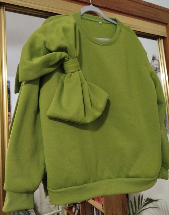 Sudadera con lazo muy calentita