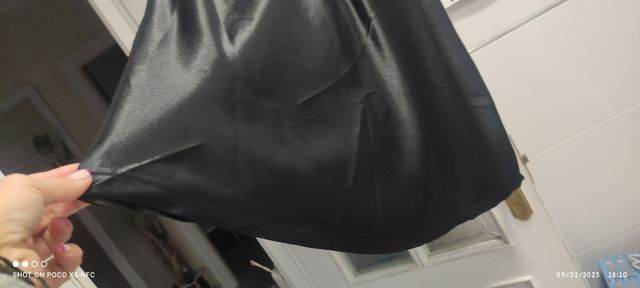 Elegante falda negra satinada,nueva