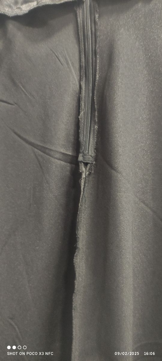 Elegante falda negra satinada,nueva