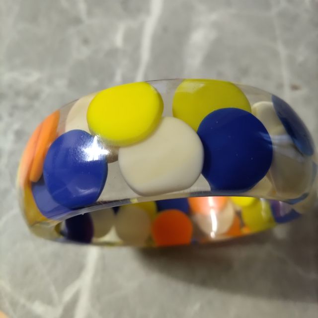 Bracciale donna colorato.