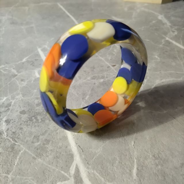 Bracciale donna colorato.