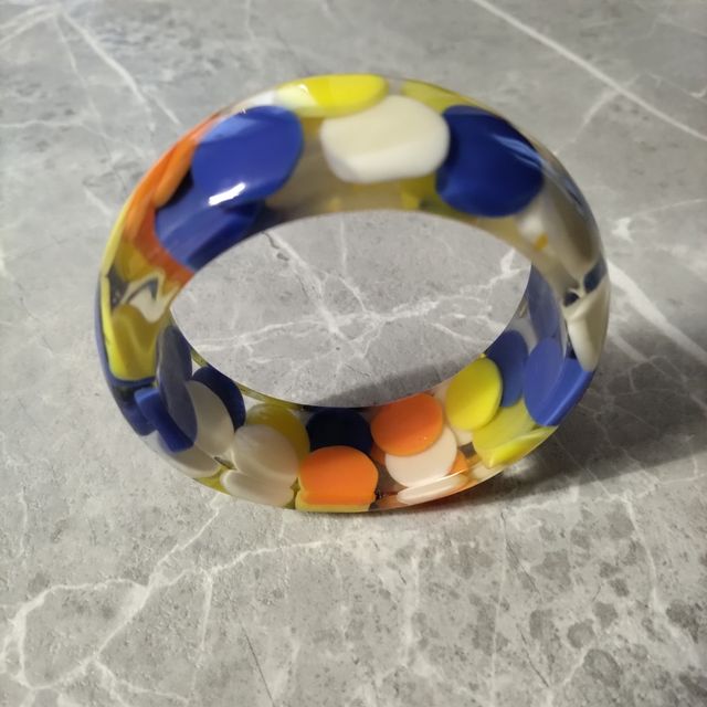 Bracciale donna colorato.